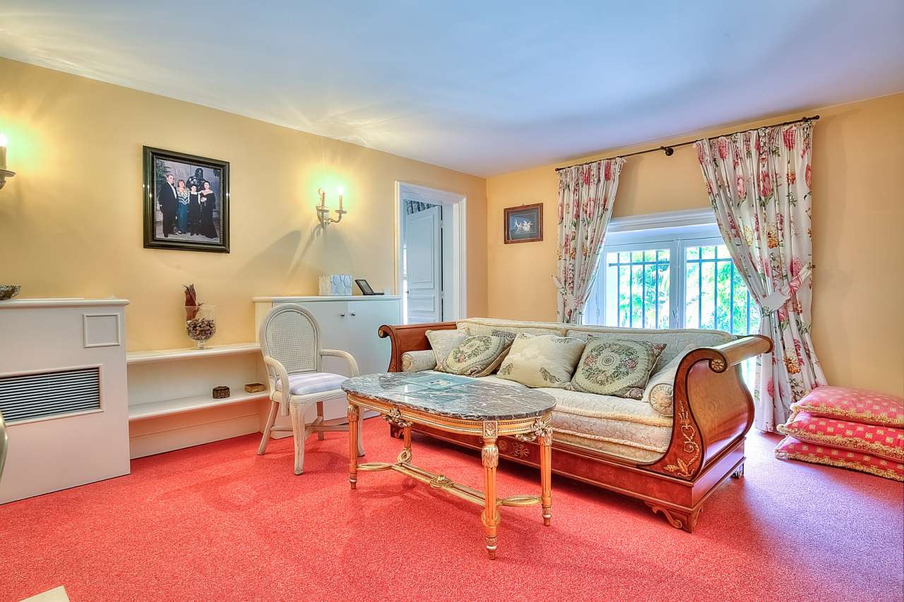 Immaculately presented and spacious 4 bedroom duplex apartment, situated wi