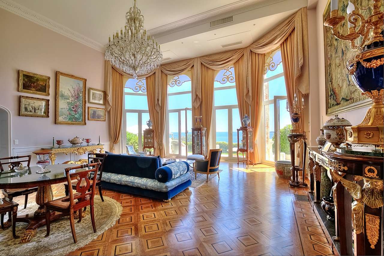 Immaculately presented and spacious 4 bedroom duplex apartment, situated wi