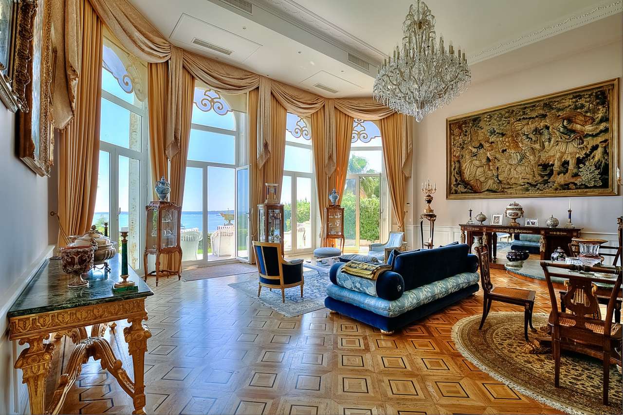 Immaculately presented and spacious 4 bedroom duplex apartment, situated wi