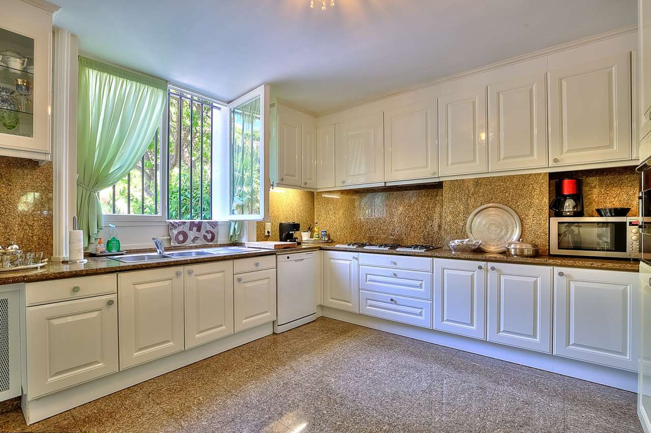 Immaculately presented and spacious 4 bedroom duplex apartment, situated wi