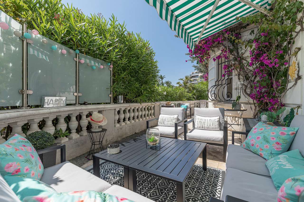 Bright and well maintained 3 bedroom apartment, with a total living area of