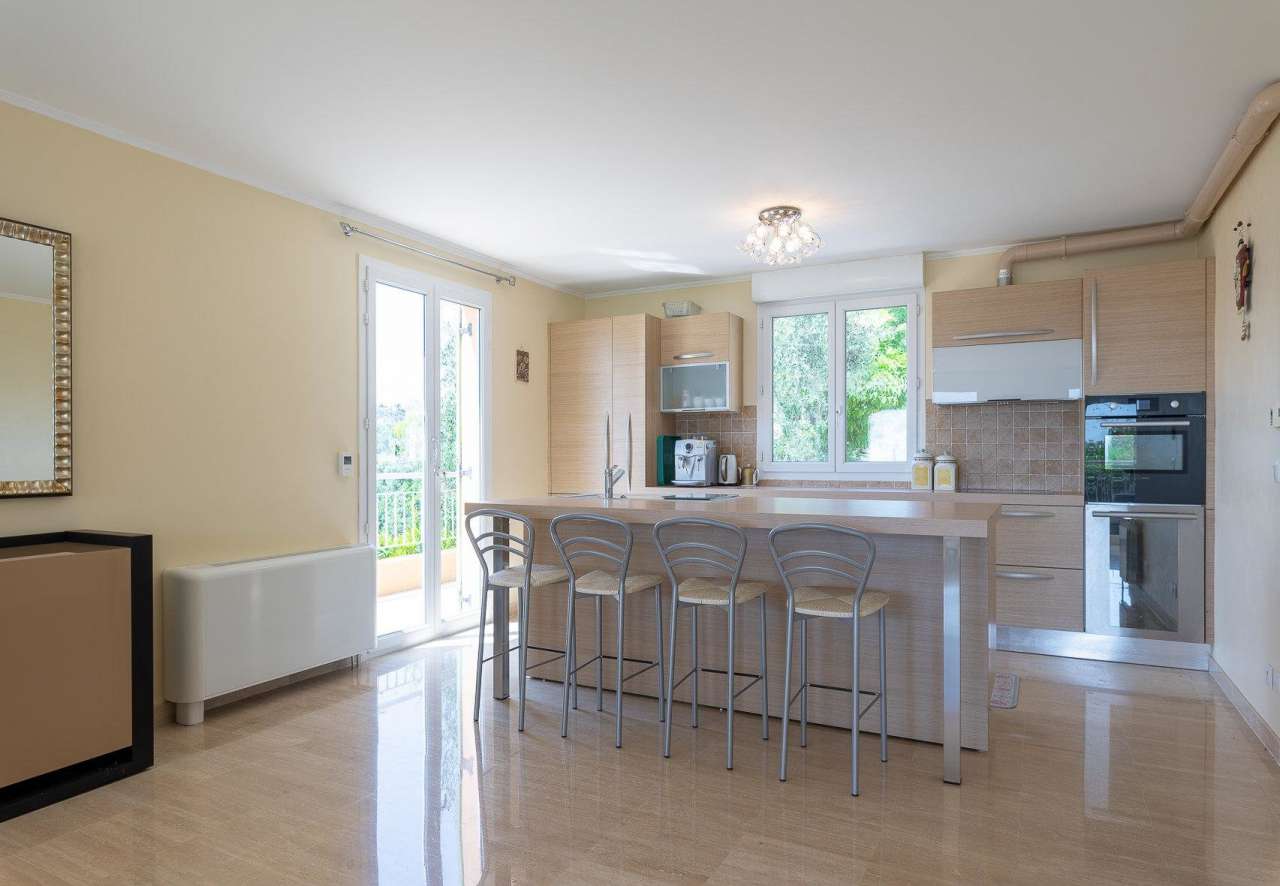 With panoramic sea views and beautifully presented throughout, this spaciou