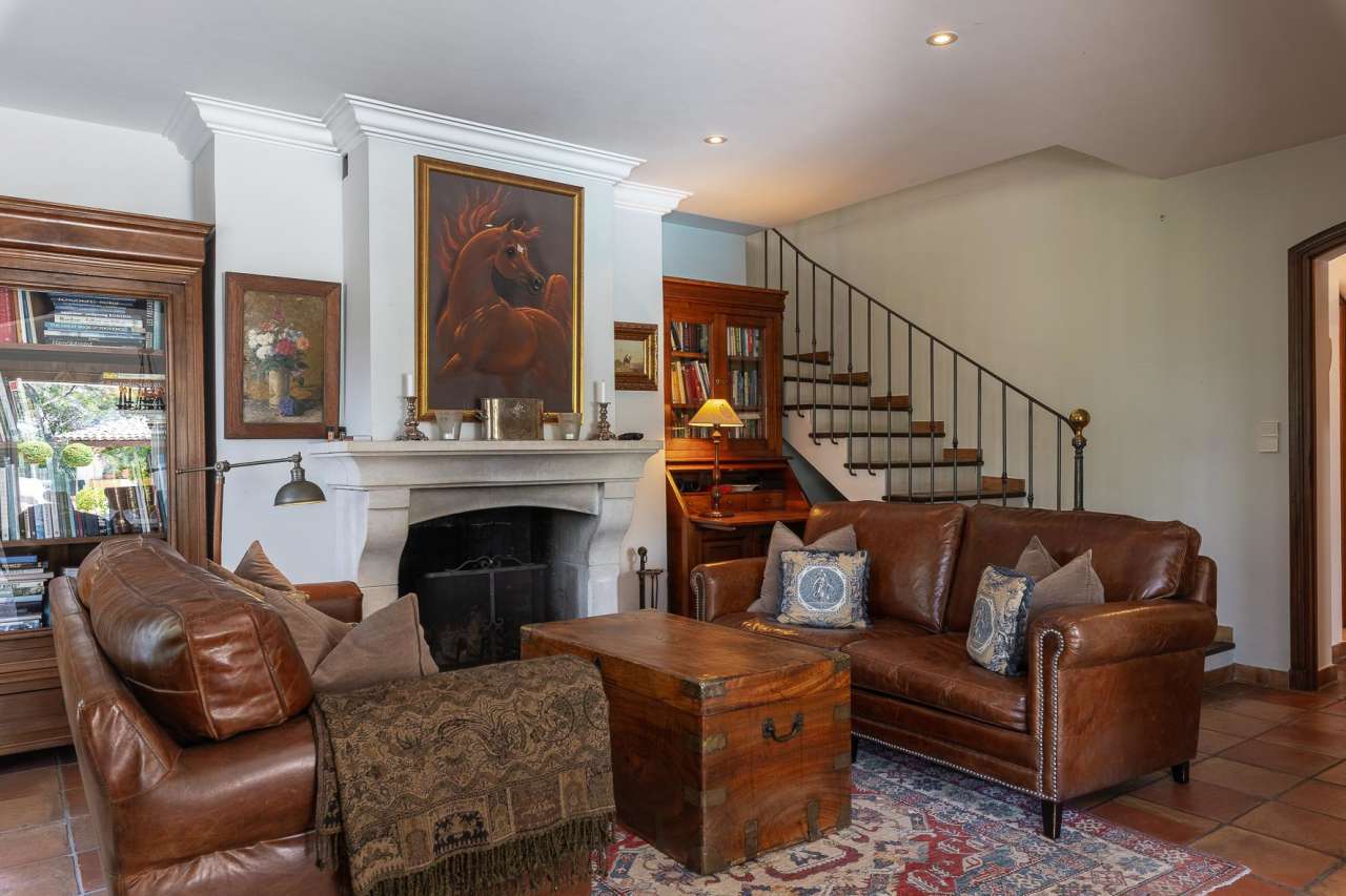 Set in over 5.5 acres of glorious land is this magnificent 3 bedroom villa