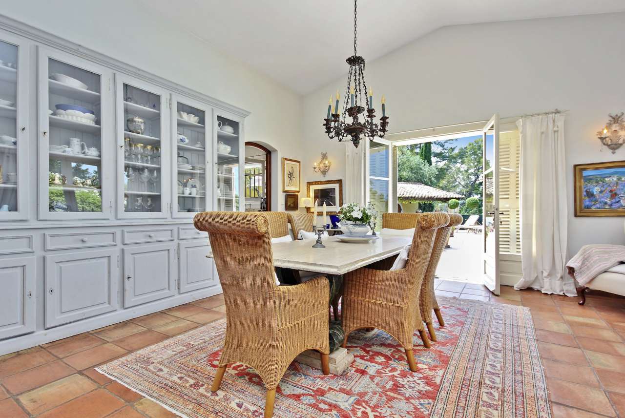 Set in over 5.5 acres of glorious land is this magnificent 3 bedroom villa