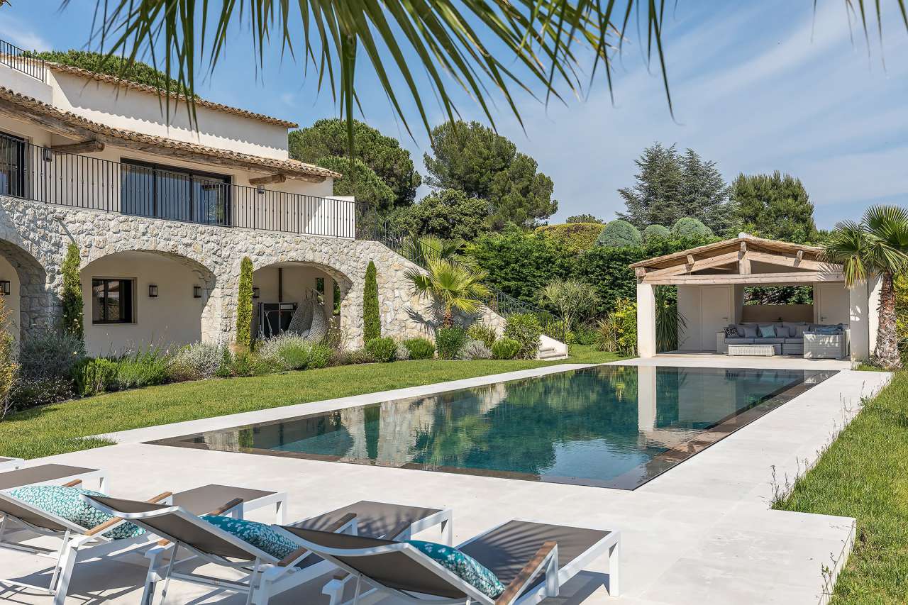 Magnificent luxury south facing 5 bedroom villa with pool set in beautiful