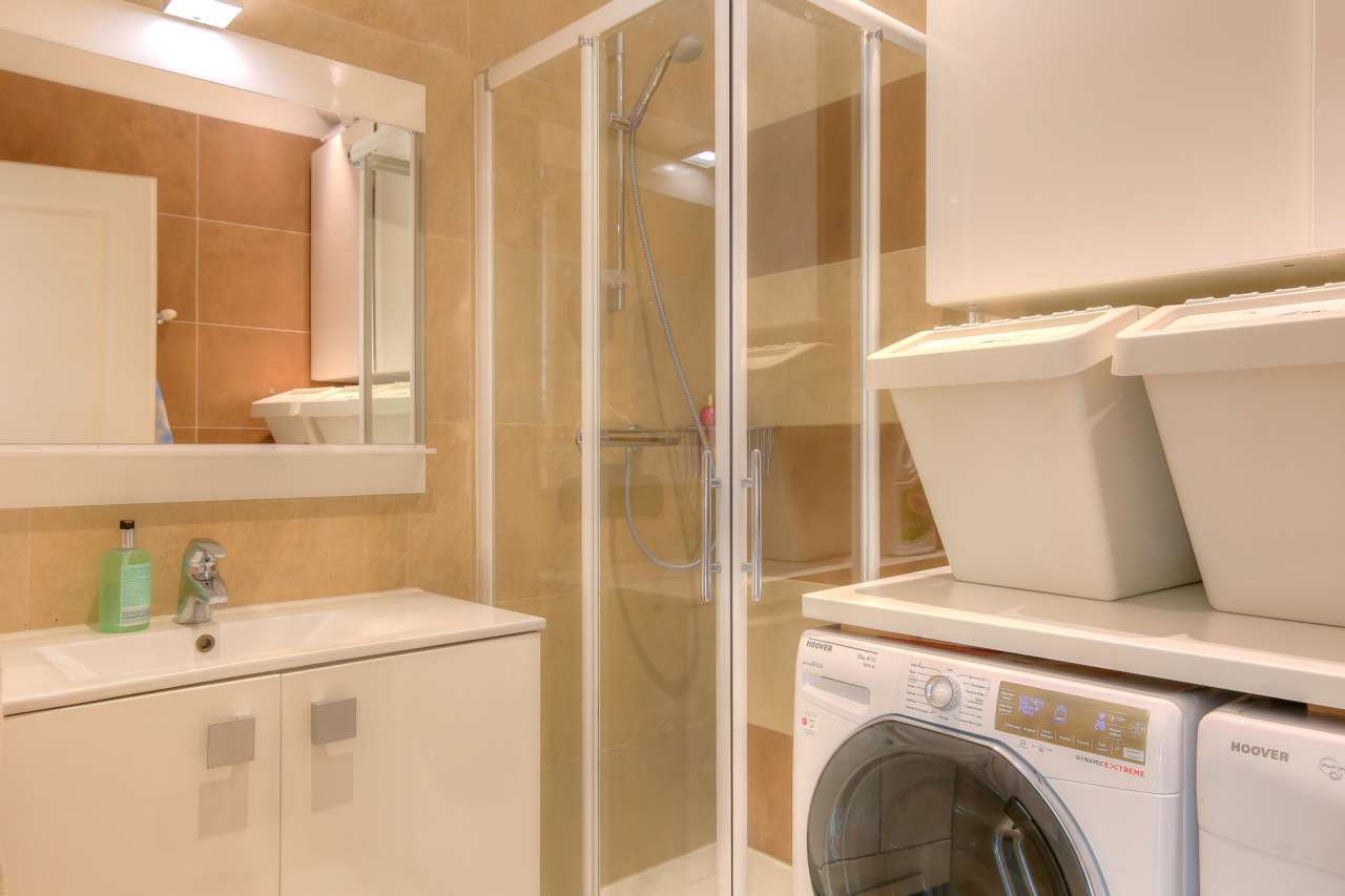 Modern and spacious 3 bedroom penthouse apartment, with a total living area