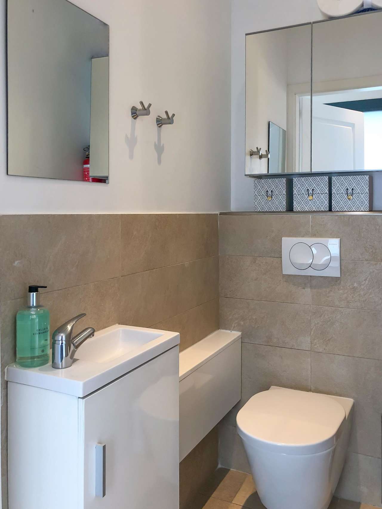 Modern and spacious 3 bedroom penthouse apartment, with a total living area