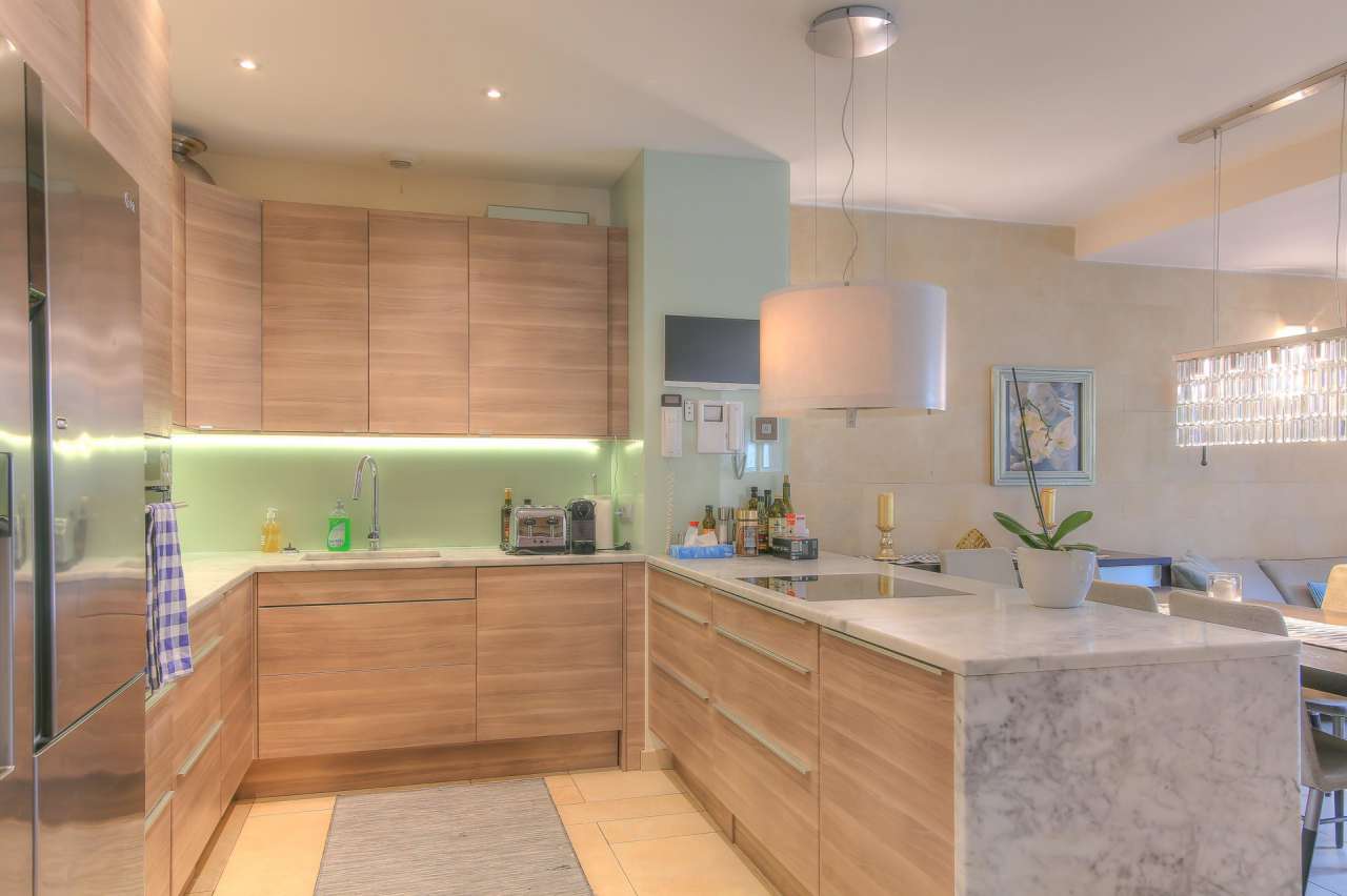 Modern and spacious 3 bedroom penthouse apartment, with a total living area