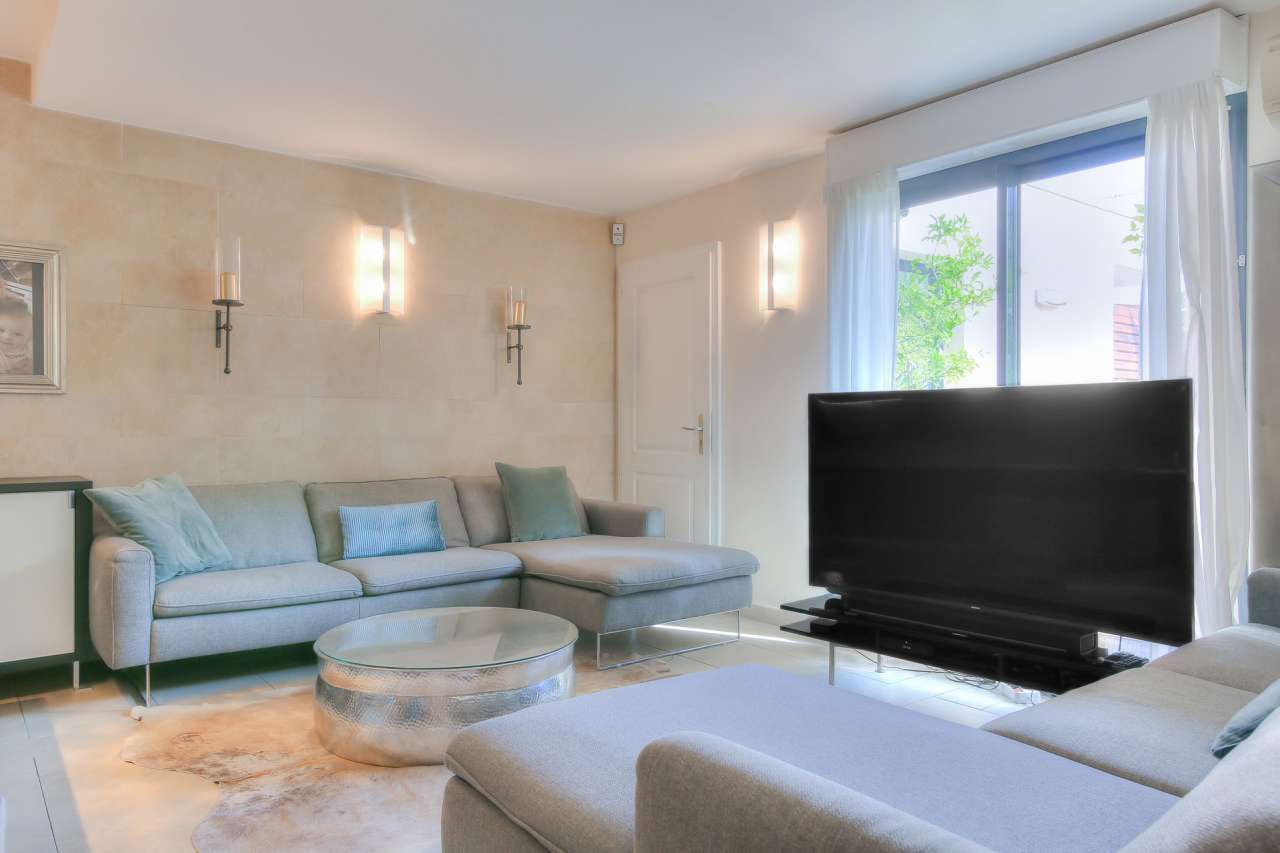 Modern and spacious 3 bedroom penthouse apartment, with a total living area