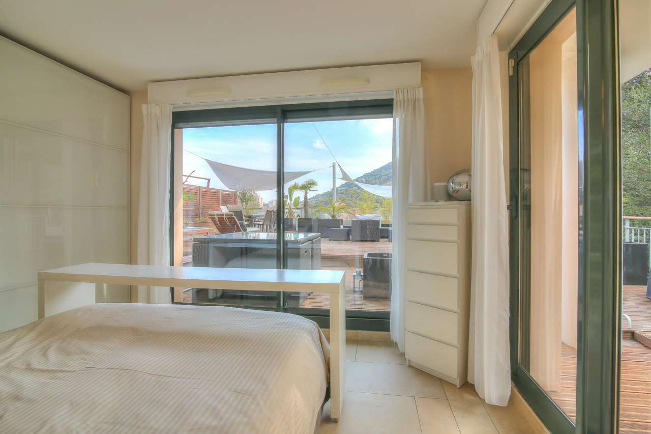 Modern and spacious 3 bedroom penthouse apartment, with a total living area