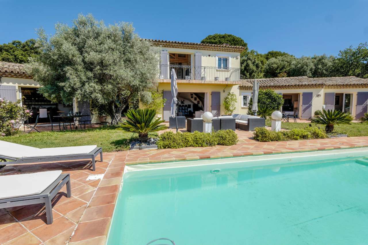Delightful Provencal villa, full of charm and character in a sunny and spac