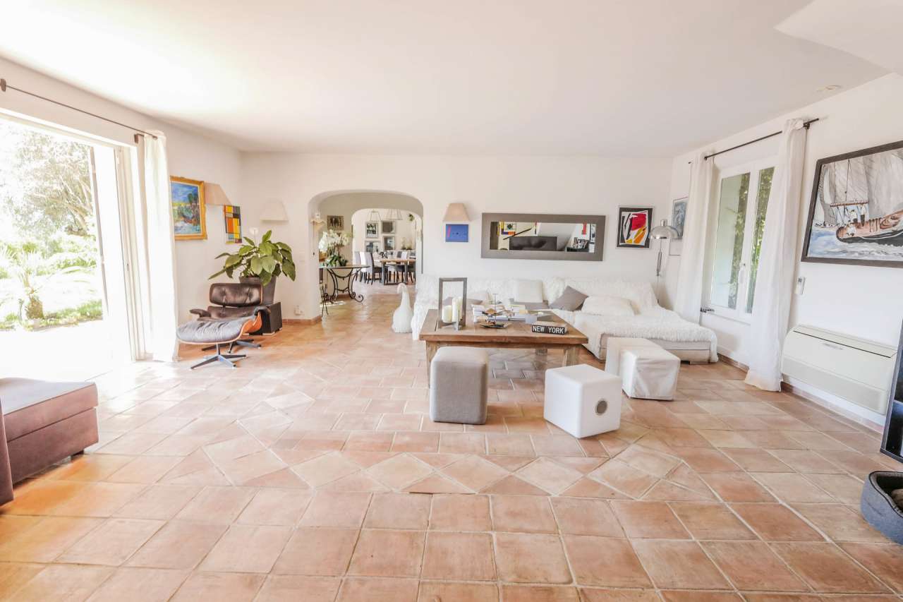 Delightful Provencal villa, full of charm and character in a sunny and spac