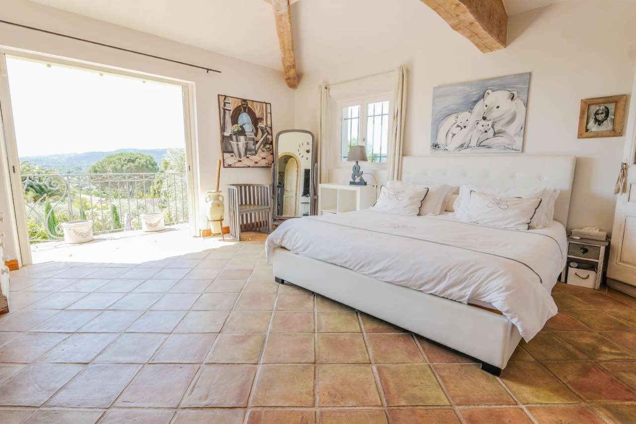 Delightful Provencal villa, full of charm and character in a sunny and spac