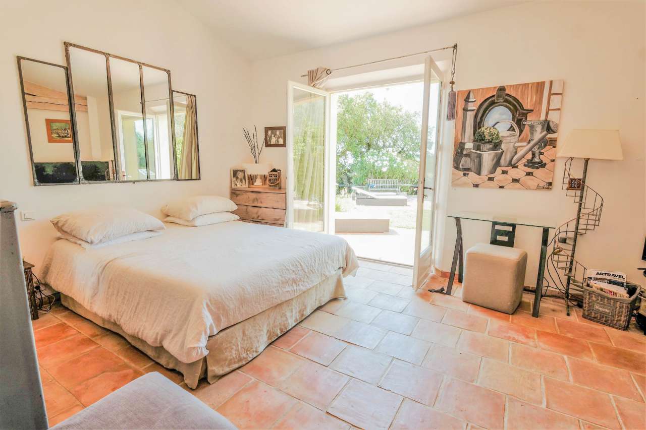 Delightful Provencal villa, full of charm and character in a sunny and spac