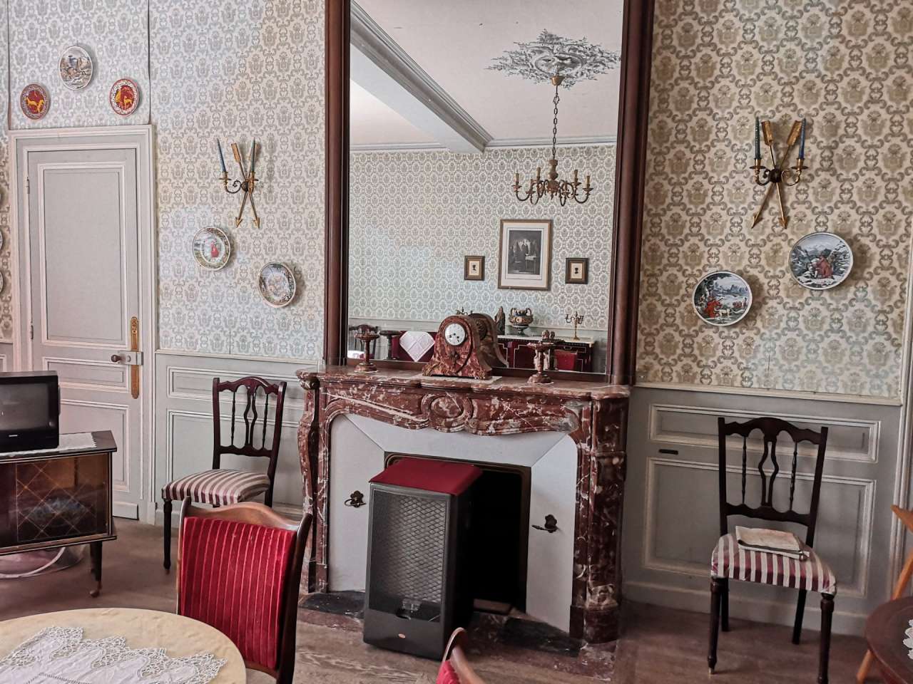 A unique opportunity to acquire a marvellous 7 bedroom 14th and 15th centur