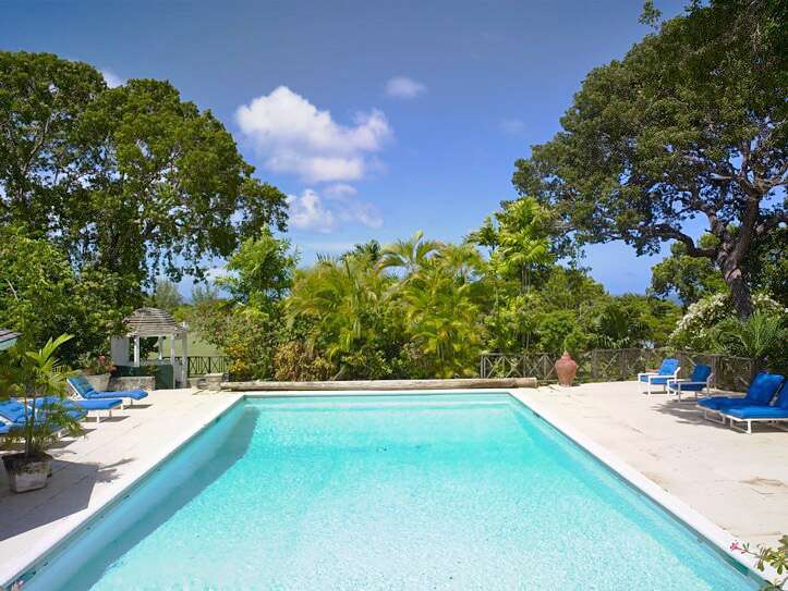 Character 10 bedroom Villa for sale with sea view in Holders Hill