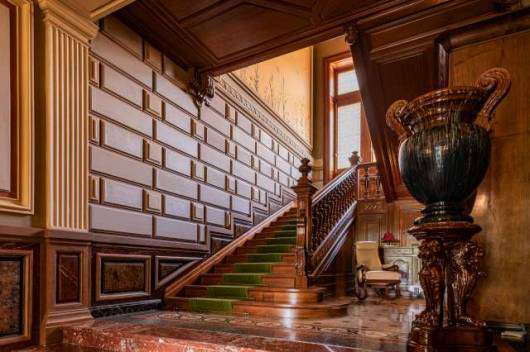 Grand, spacious and unique 19th Century manor house, with a vast total livi