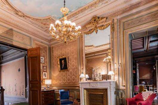 Grand, spacious and unique 19th Century manor house, with a vast total livi