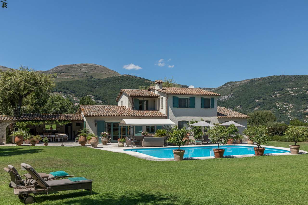 Beautiful South facing 7 bedroom villa with expansive pool and tennis court