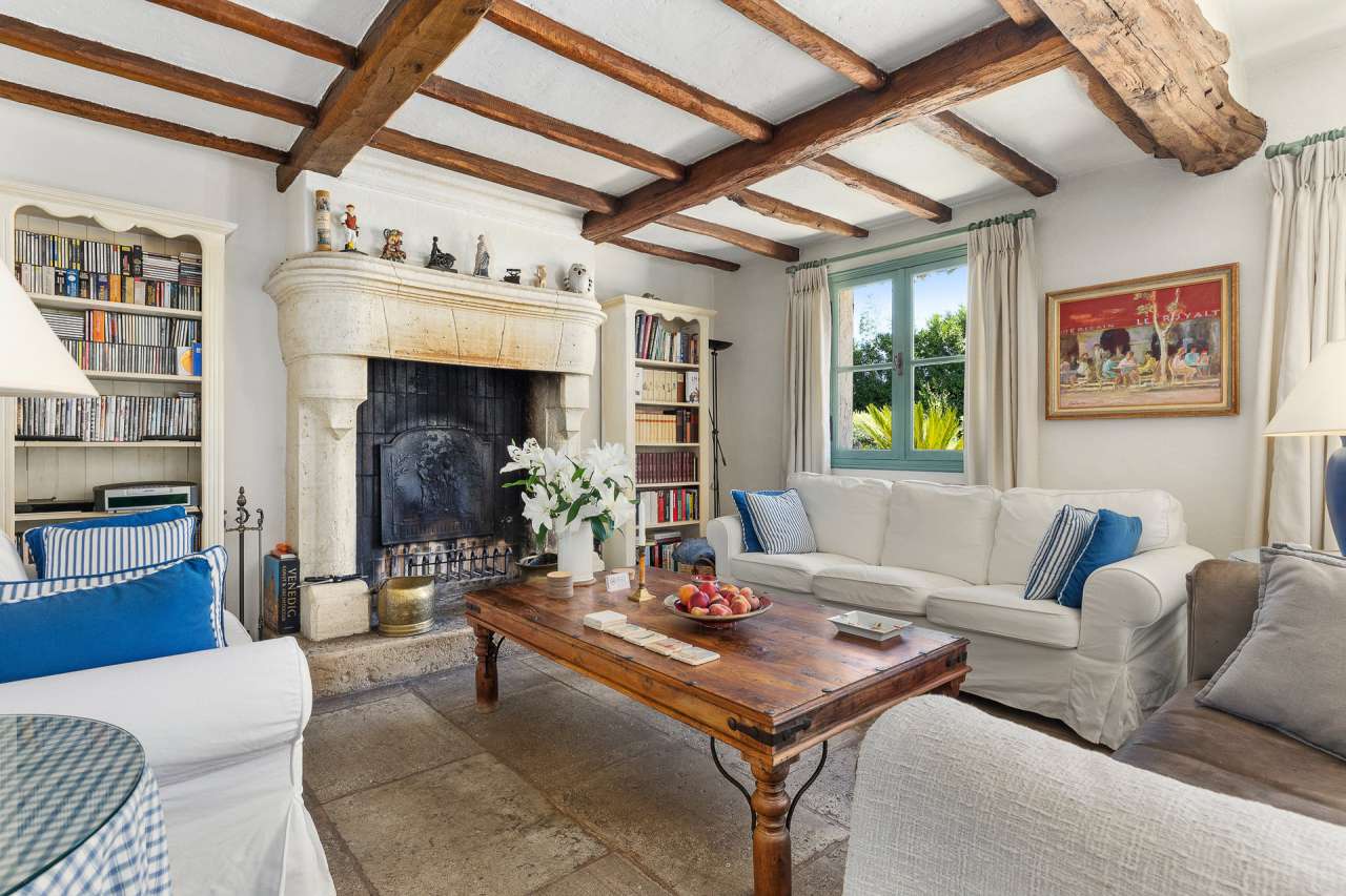 Beautiful South facing 7 bedroom villa with expansive pool and tennis court