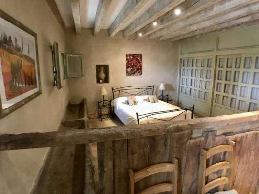 Spacious and totally refurbished 5 bedroom stone built house, with its orig