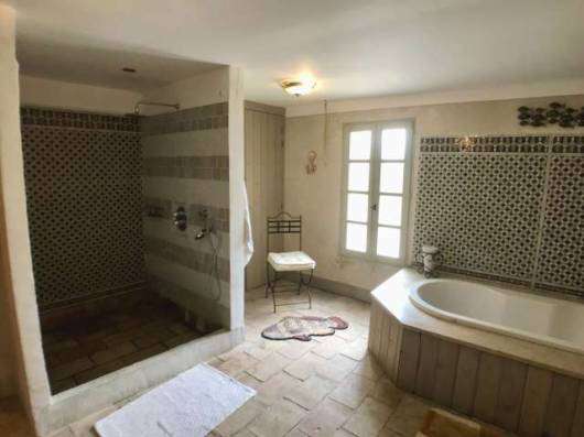 Spacious and totally refurbished 5 bedroom stone built house, with its orig