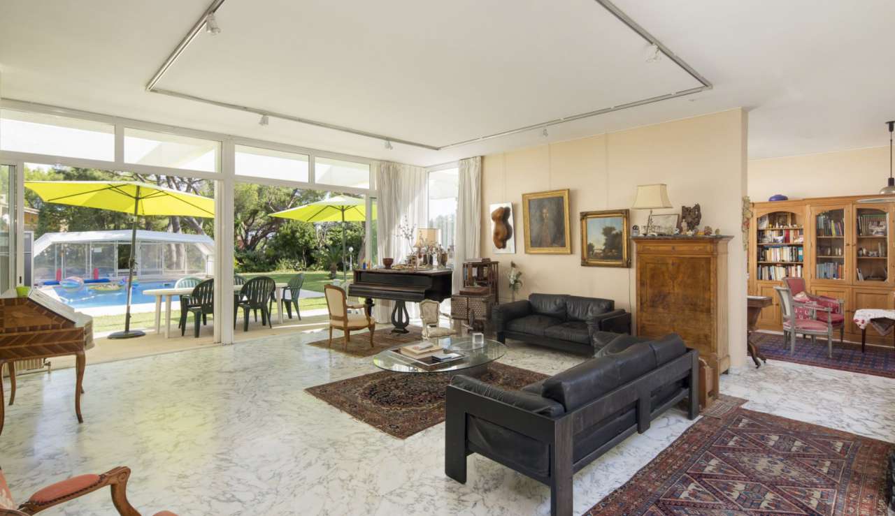 With huge potential for development, this spacious 8 bedroom property is id