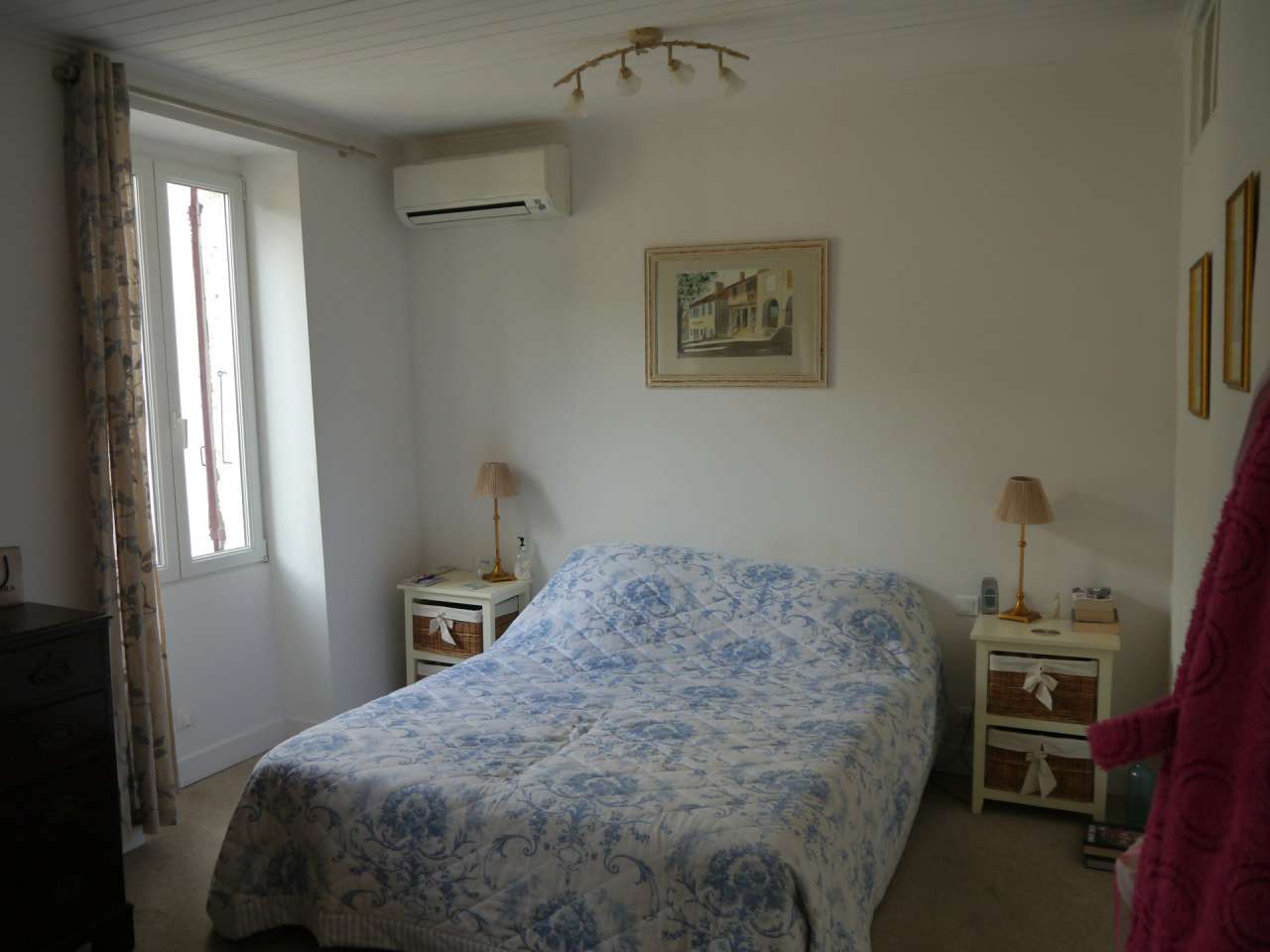 Unique opportunity to acquire a popular bar and restaurant with 2 bedroom a