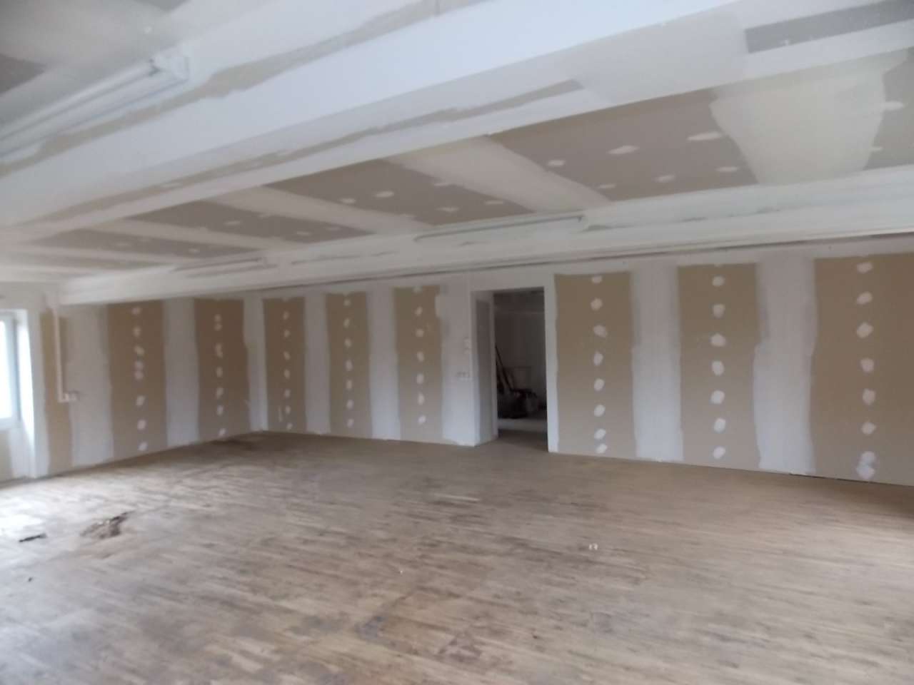 Spacious former water mill, with a river running alongside and with lovely