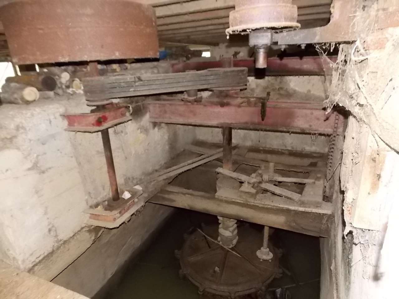 Spacious former water mill, with a river running alongside and with lovely