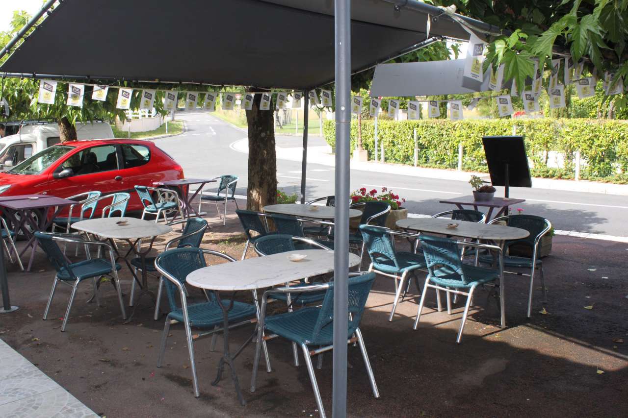 Unique opportunity to acquire a functioning 11 bedroom hotel and restaurant