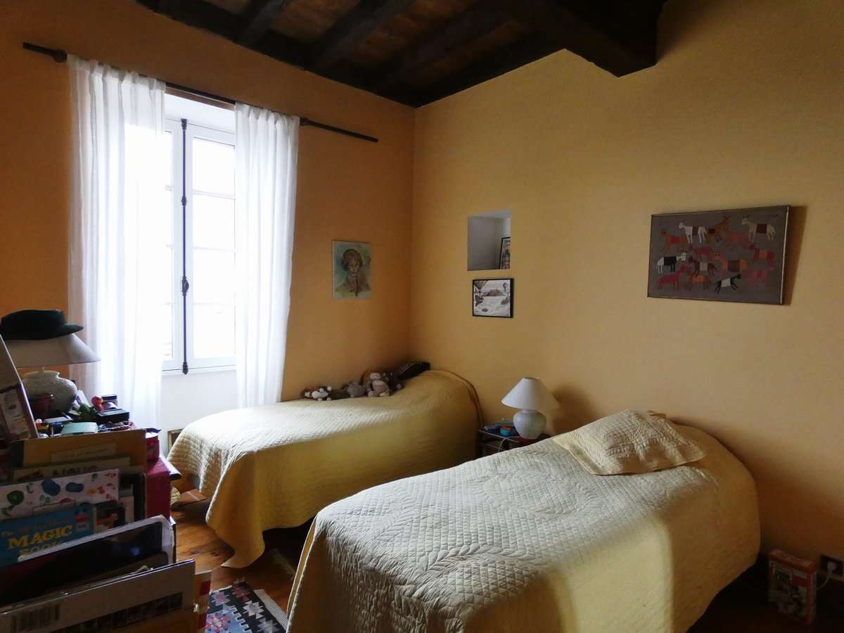 Charming 4 bedroom stone built house, ideally situated right in the heart o