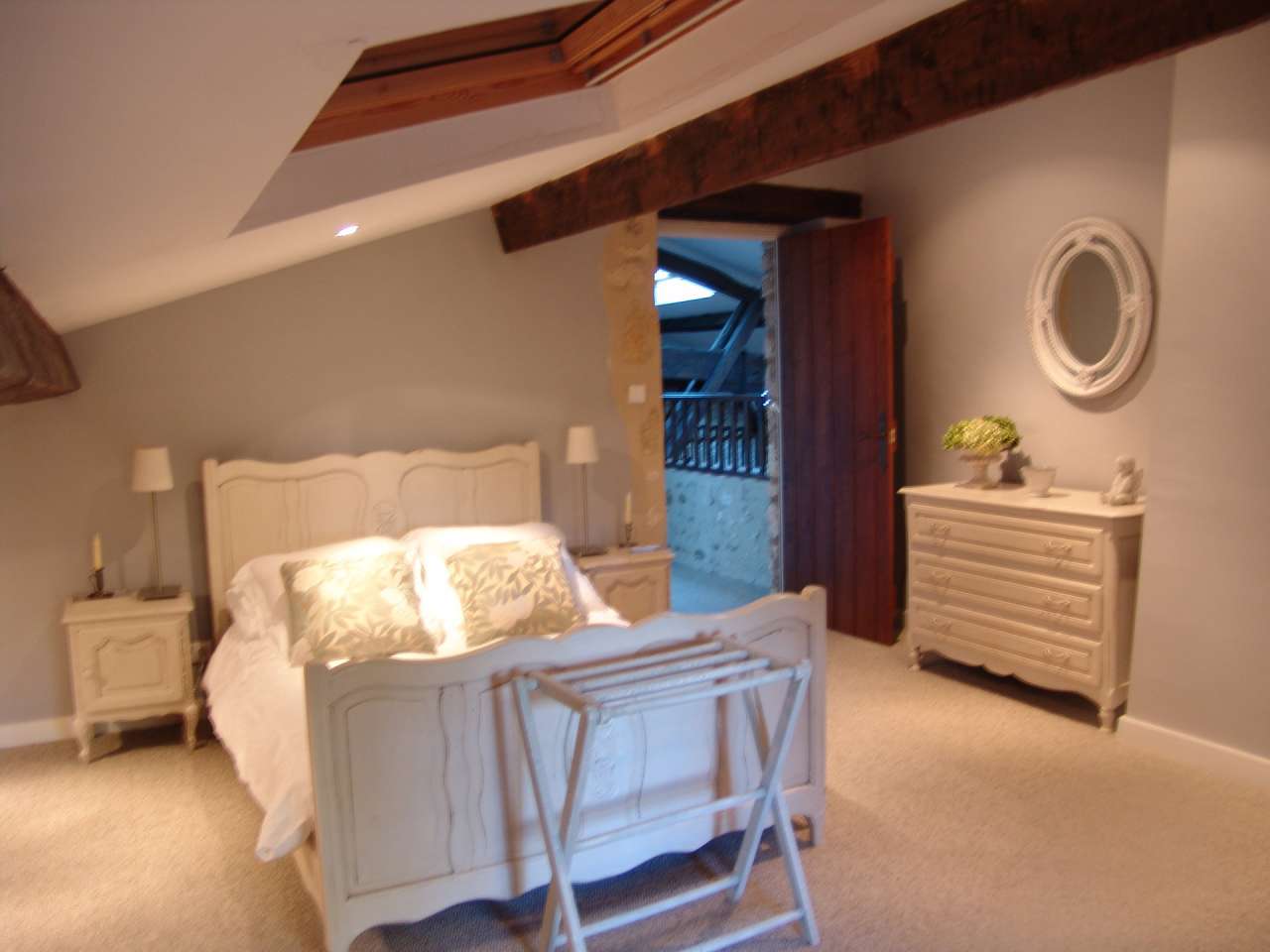 Charming 6 bedroom stone built, river front farmhouse, with a total spaciou