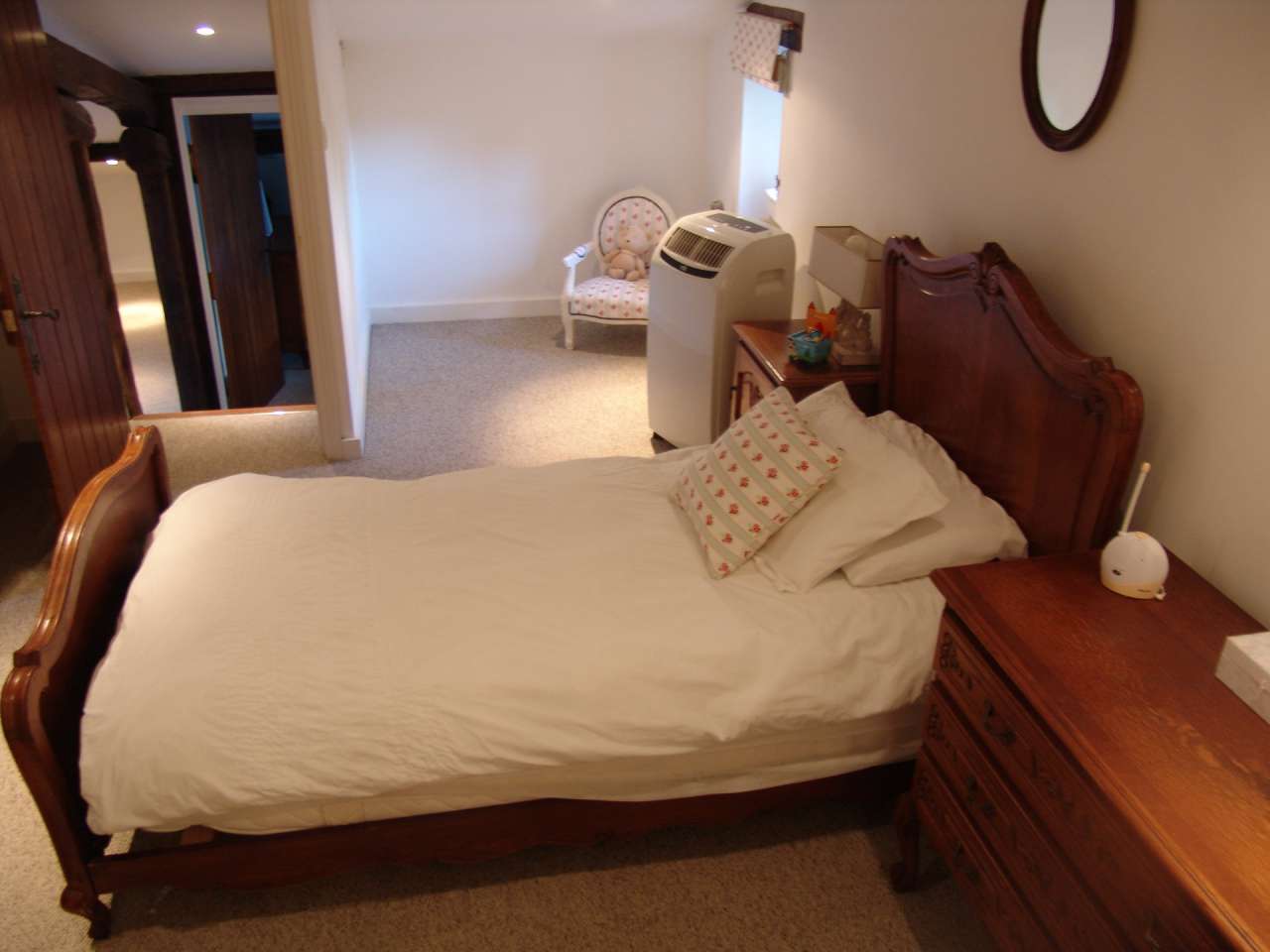 Charming 6 bedroom stone built, river front farmhouse, with a total spaciou