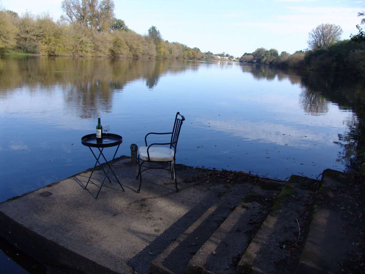 Charming 6 bedroom stone built, river front farmhouse, with a total spaciou