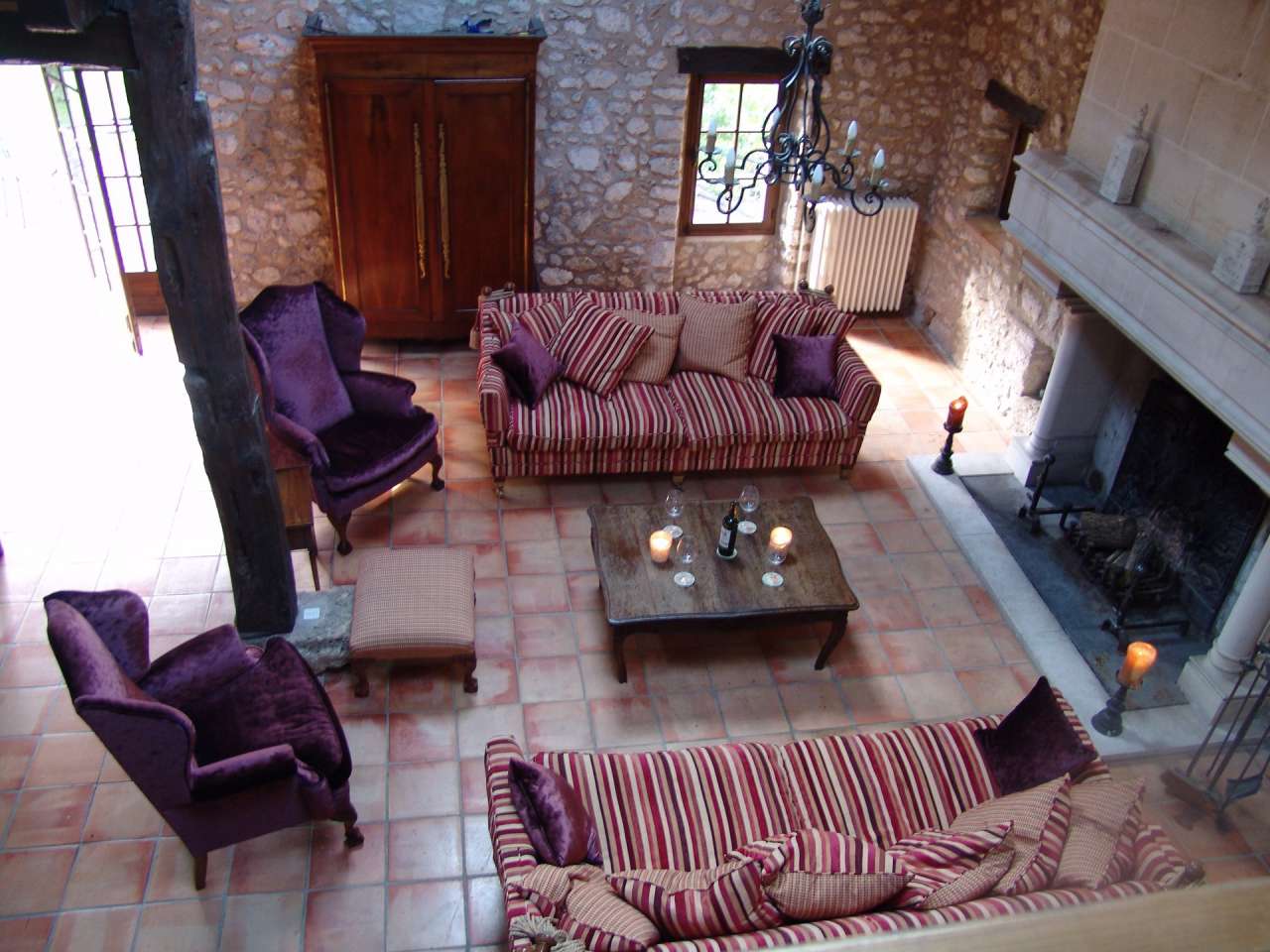 Charming 6 bedroom stone built, river front farmhouse, with a total spaciou