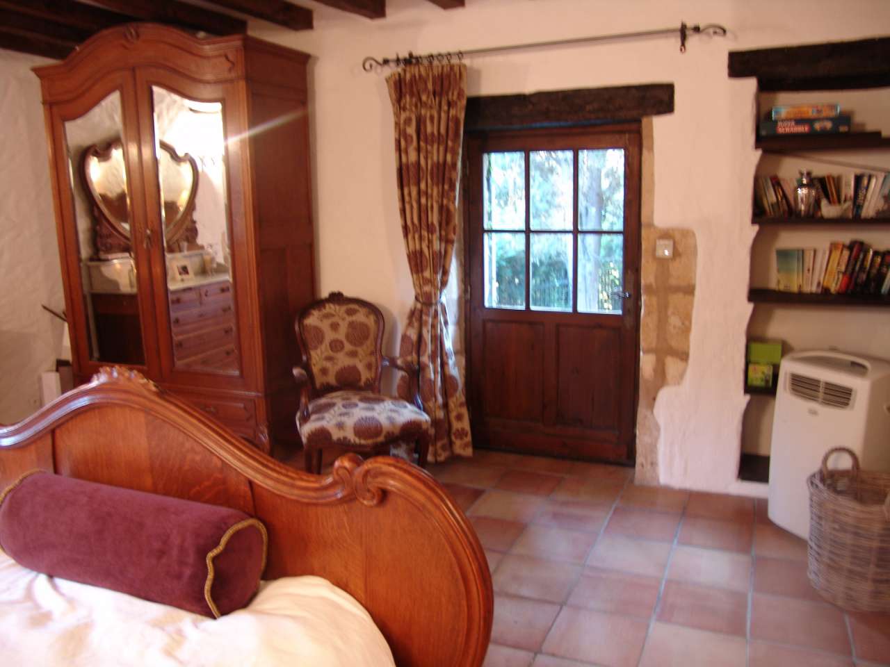 Charming 6 bedroom stone built, river front farmhouse, with a total spaciou