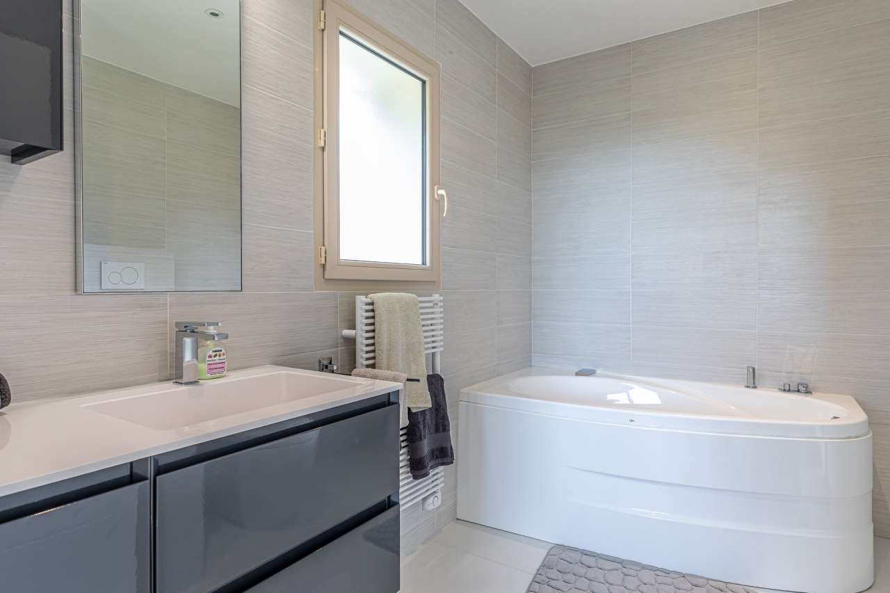 Totally refurbished throughout, this magnificent 4 bedroom villa is ideally