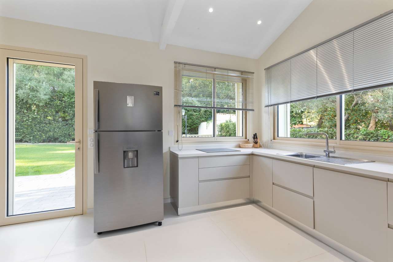 Totally refurbished throughout, this magnificent 4 bedroom villa is ideally