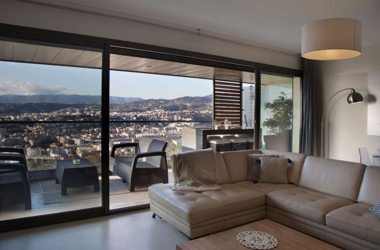 Spacious and contemporary 3 bedroom apartment, ideally situated within a se