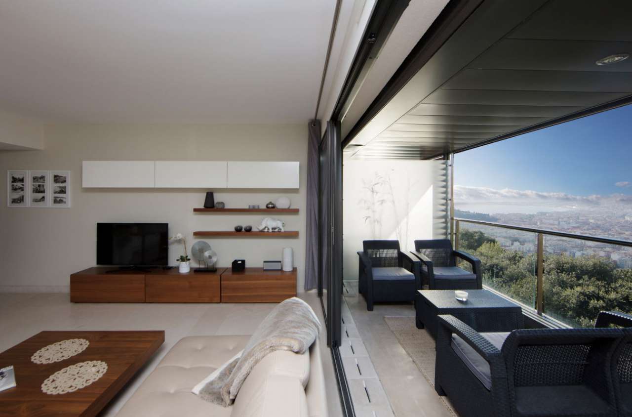 Spacious and contemporary 3 bedroom apartment, ideally situated within a se