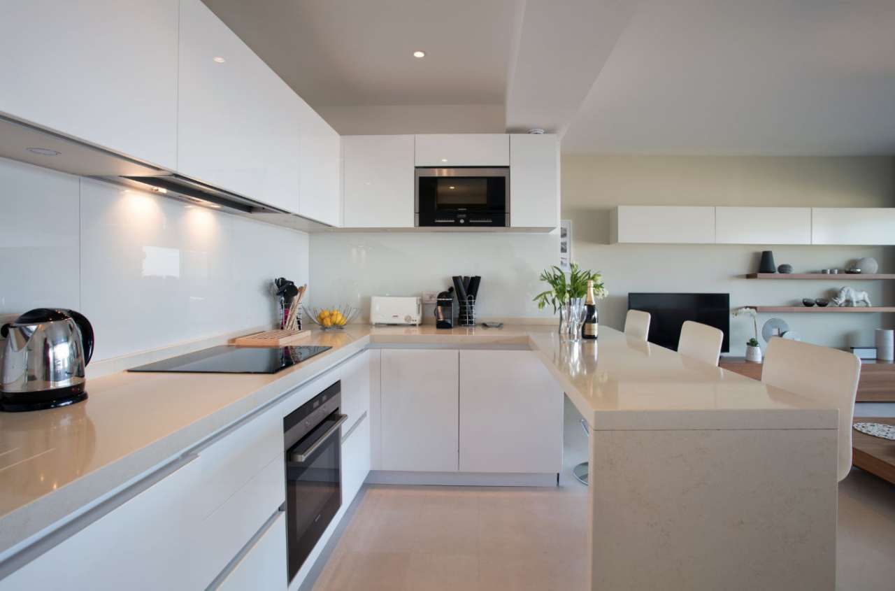 Spacious and contemporary 3 bedroom apartment, ideally situated within a se