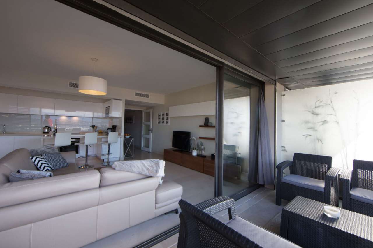 Spacious and contemporary 3 bedroom apartment, ideally situated within a se