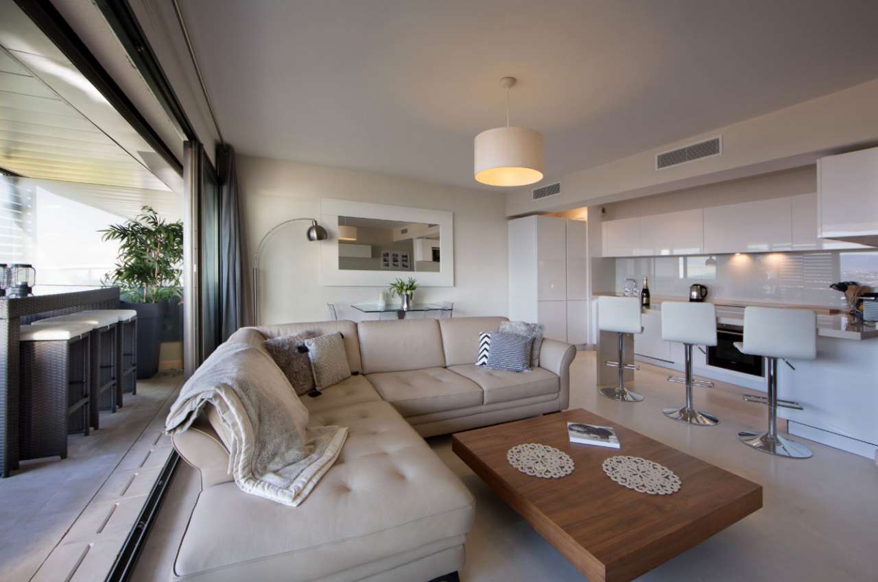 Spacious and contemporary 3 bedroom apartment, ideally situated within a se