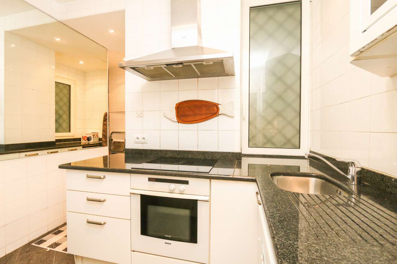 Spacious and bright 3 bedroom ground floor apartment, with a total living a