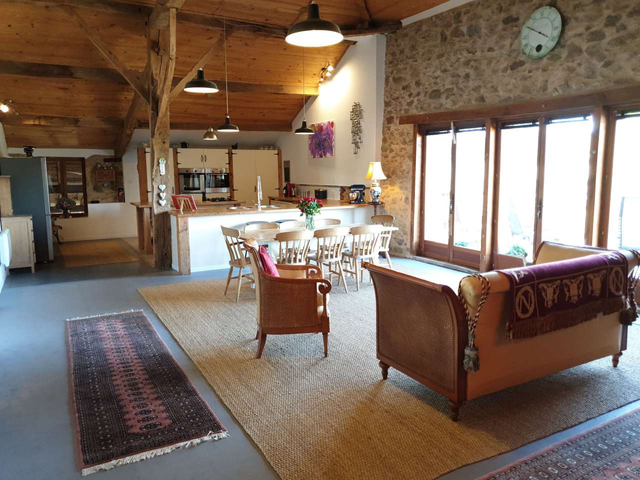 Full of rustic charm is this beautiful 5 bedroom barn conversion with assor