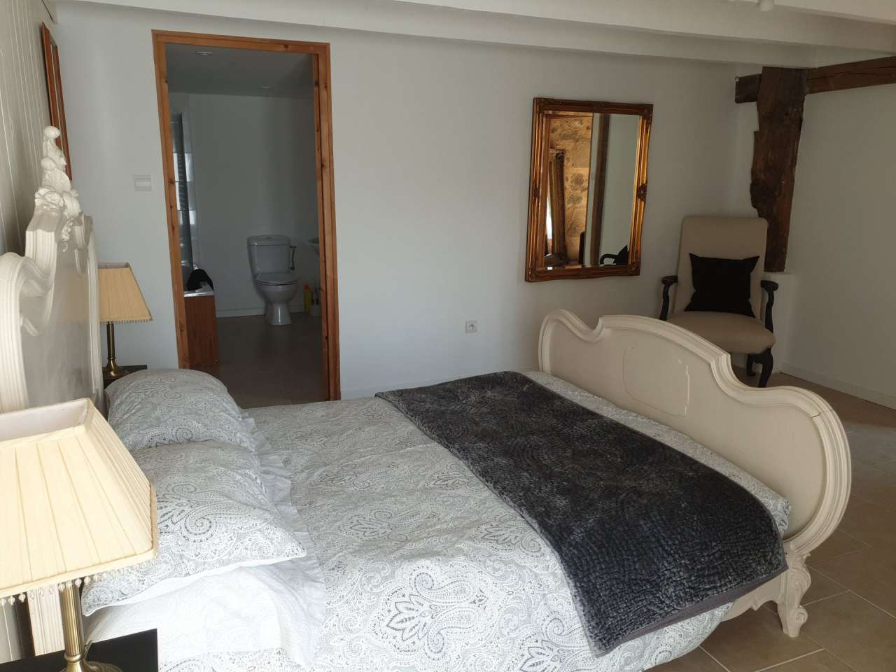 Full of rustic charm is this beautiful 5 bedroom barn conversion with assor