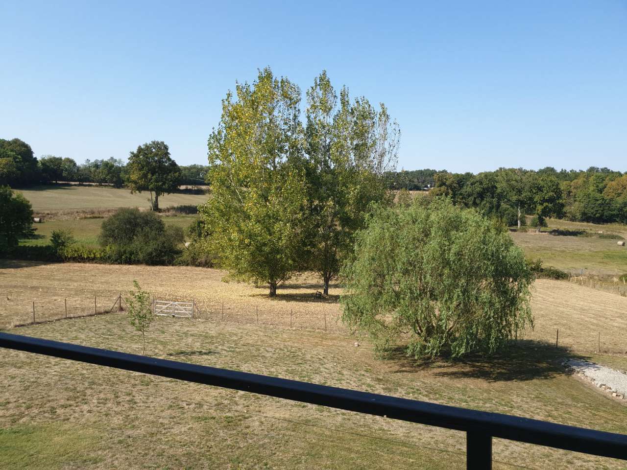 Full of rustic charm is this beautiful 5 bedroom barn conversion with assor