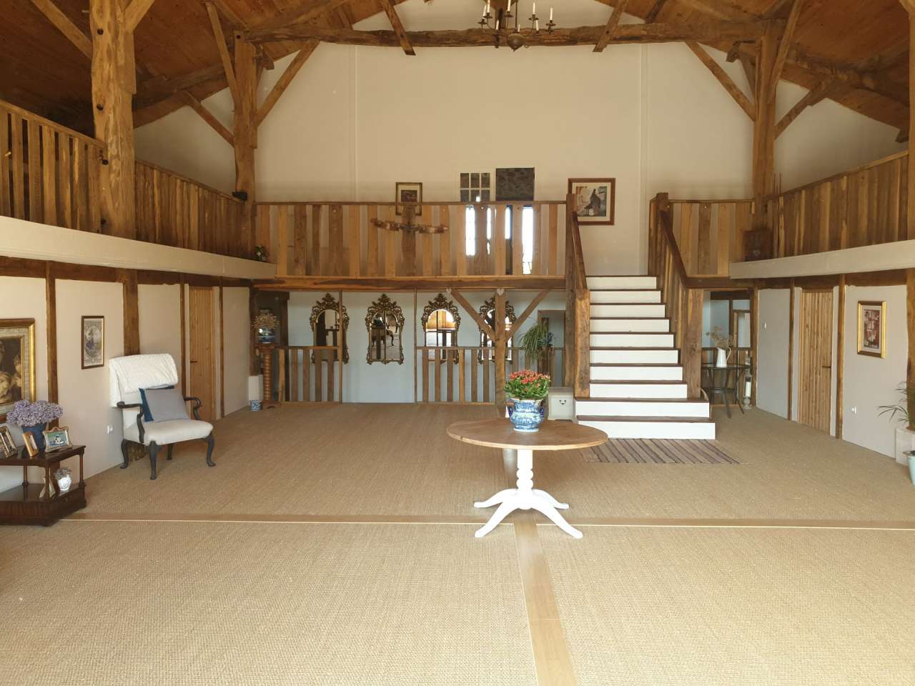 Full of rustic charm is this beautiful 5 bedroom barn conversion with assor