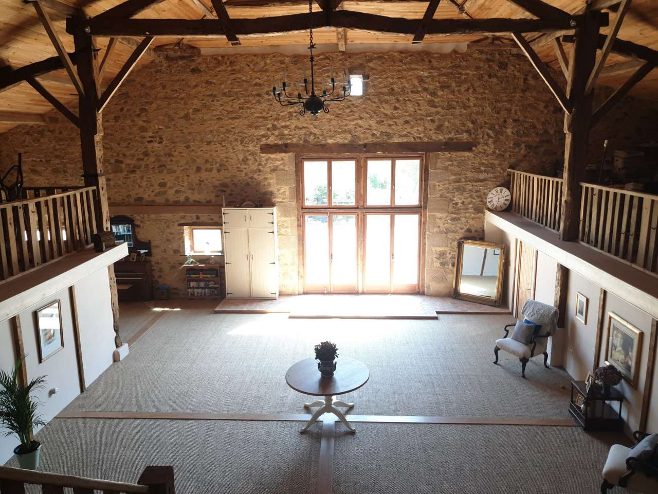 Full of rustic charm is this beautiful 5 bedroom barn conversion with assor
